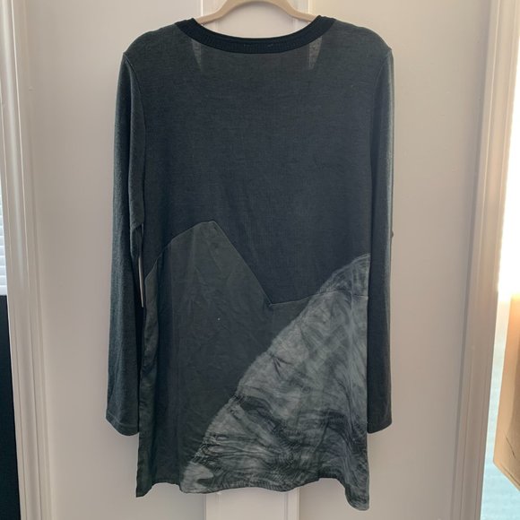 NWT Women's Flew de Lis Asymmetric Multicolor Gray Long Sleeve Medium Blouse - Picture 2 of 12